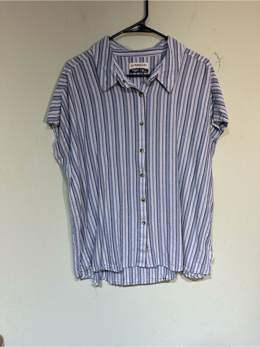 Magellan Outdoors linen blend blue & white striped short sleeve button-up xl